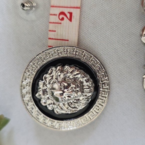 Vintage Chunky Silver Lion Head Medalion Necklace and Earrings Set - Picture 10 of 10